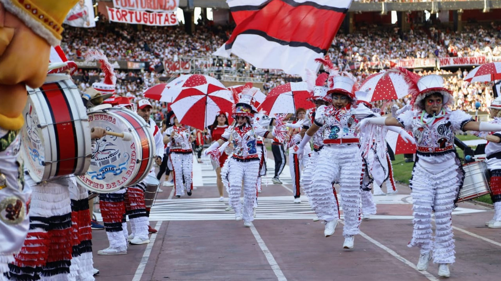 Tras lograr el tercer puesto en el Mundial de Clubes, el plantel de River regresÃ³ a la Argentina y, tras aterrizar en Ezeiza, tuvo su fiesta en el estadio Monumental, junto a sus hinchas