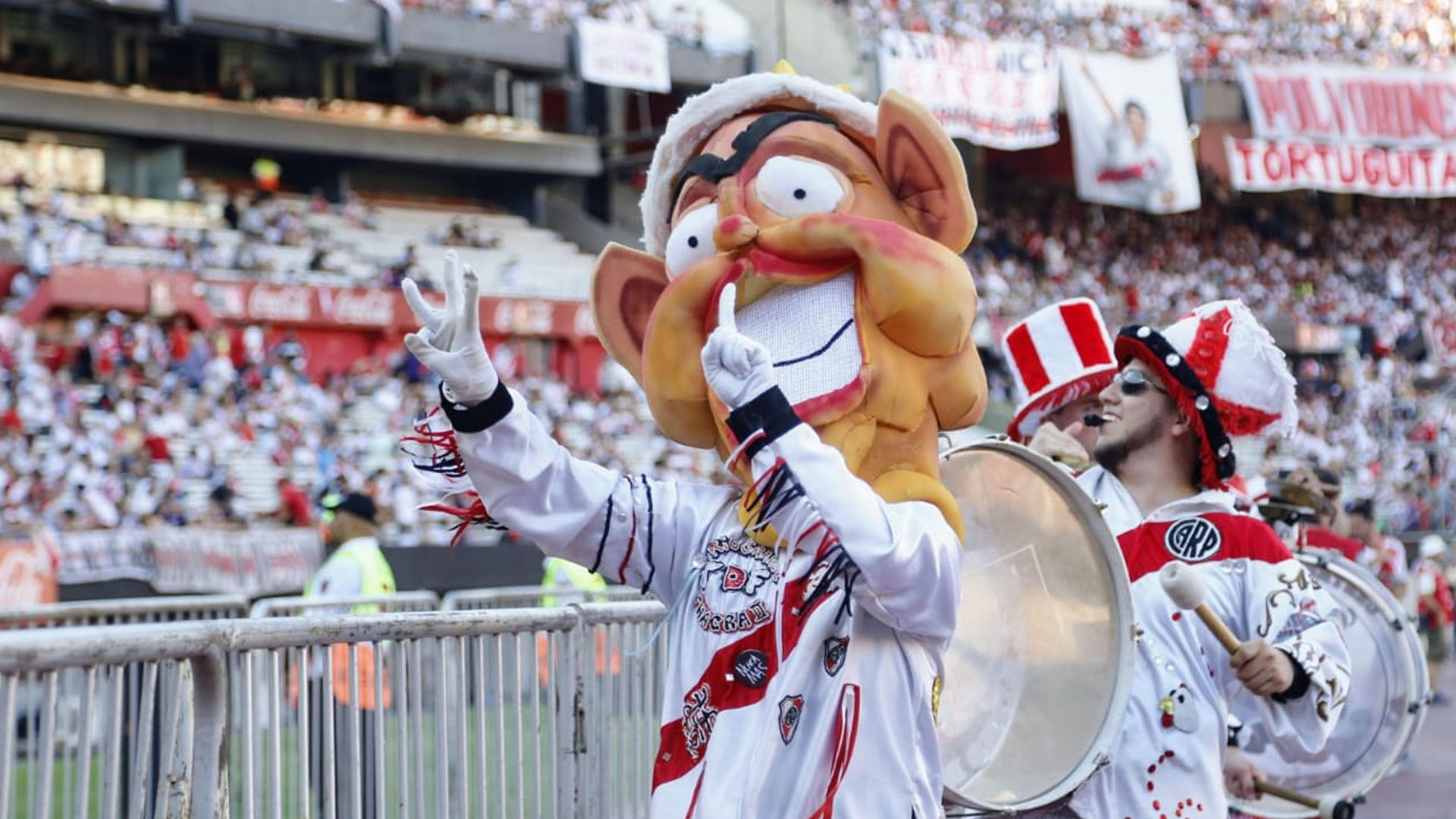 El plantel del âMillonarioâ vibrÃ³ con la celebraciÃ³n: Gallardo y el âPityâ MartÃ­nez, los mÃ¡s vitoreados en un evento con todo el color y el calor, la coronaciÃ³n perfecta para un tÃ­tulo con todos los condimentos