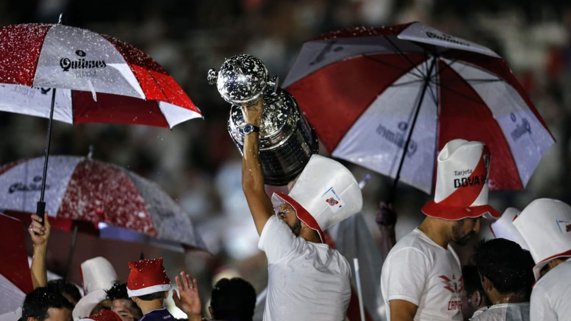 El trofeo mÃ¡s preciado en lo alto. La Copa Libertadores