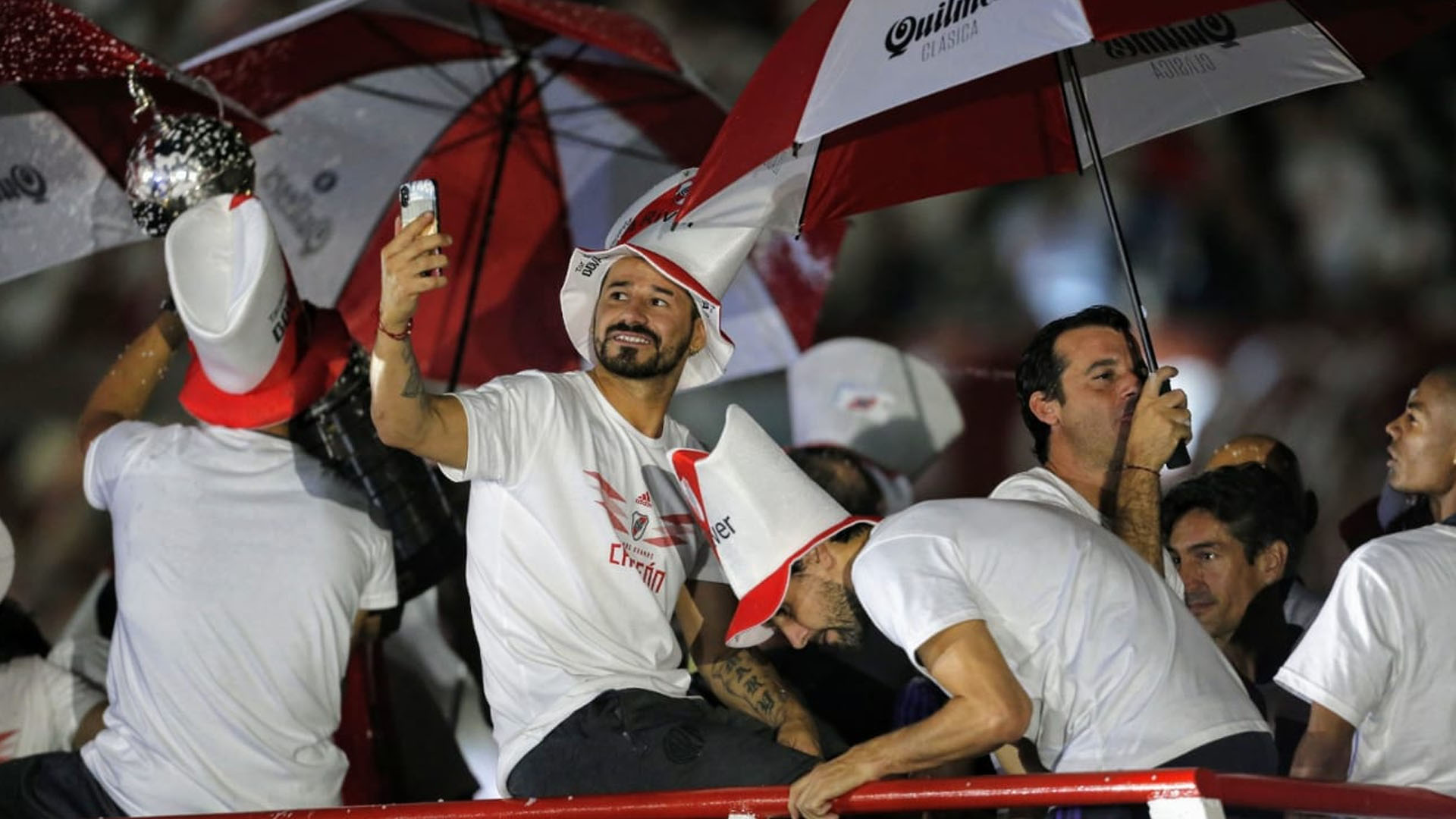 Rodrigo Mora, otro de los mÃ¡s ovacionados por el hincha de River en el Monumental