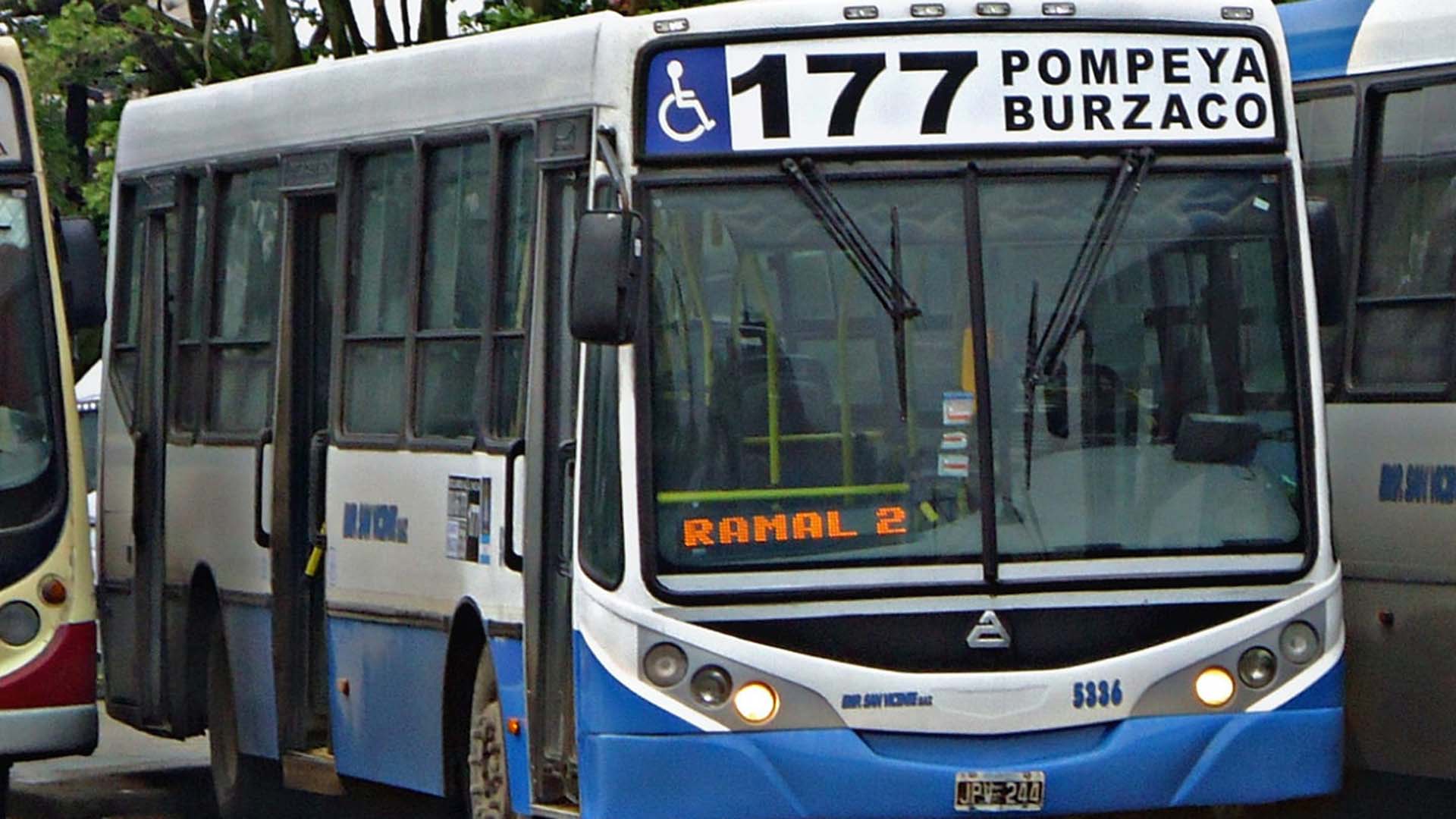El chofer de la línea 177 permitió el ingreso de los delincuentes al colectivo en la misma dársena de la terminal