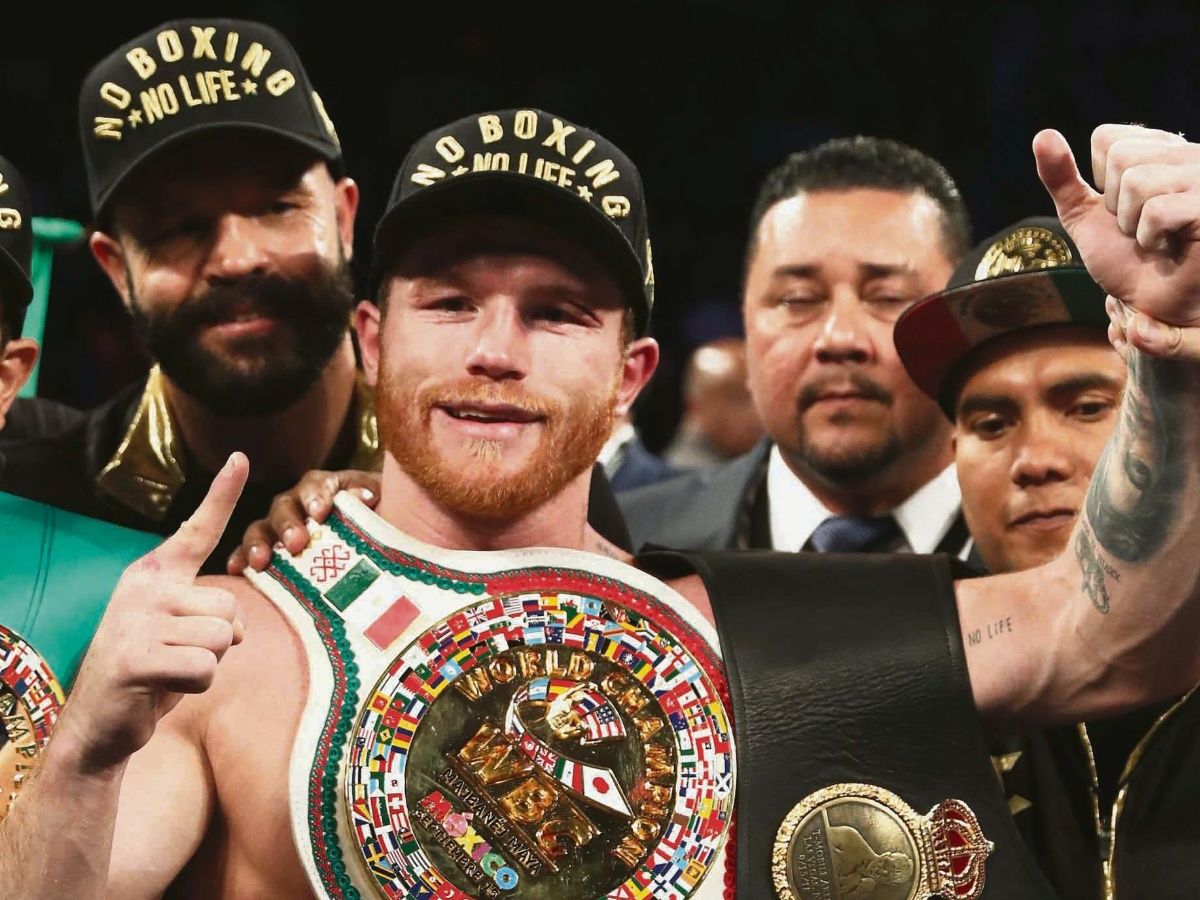 Saúl Álvarez es campeón mundial de peso medio (Foto: AP)
