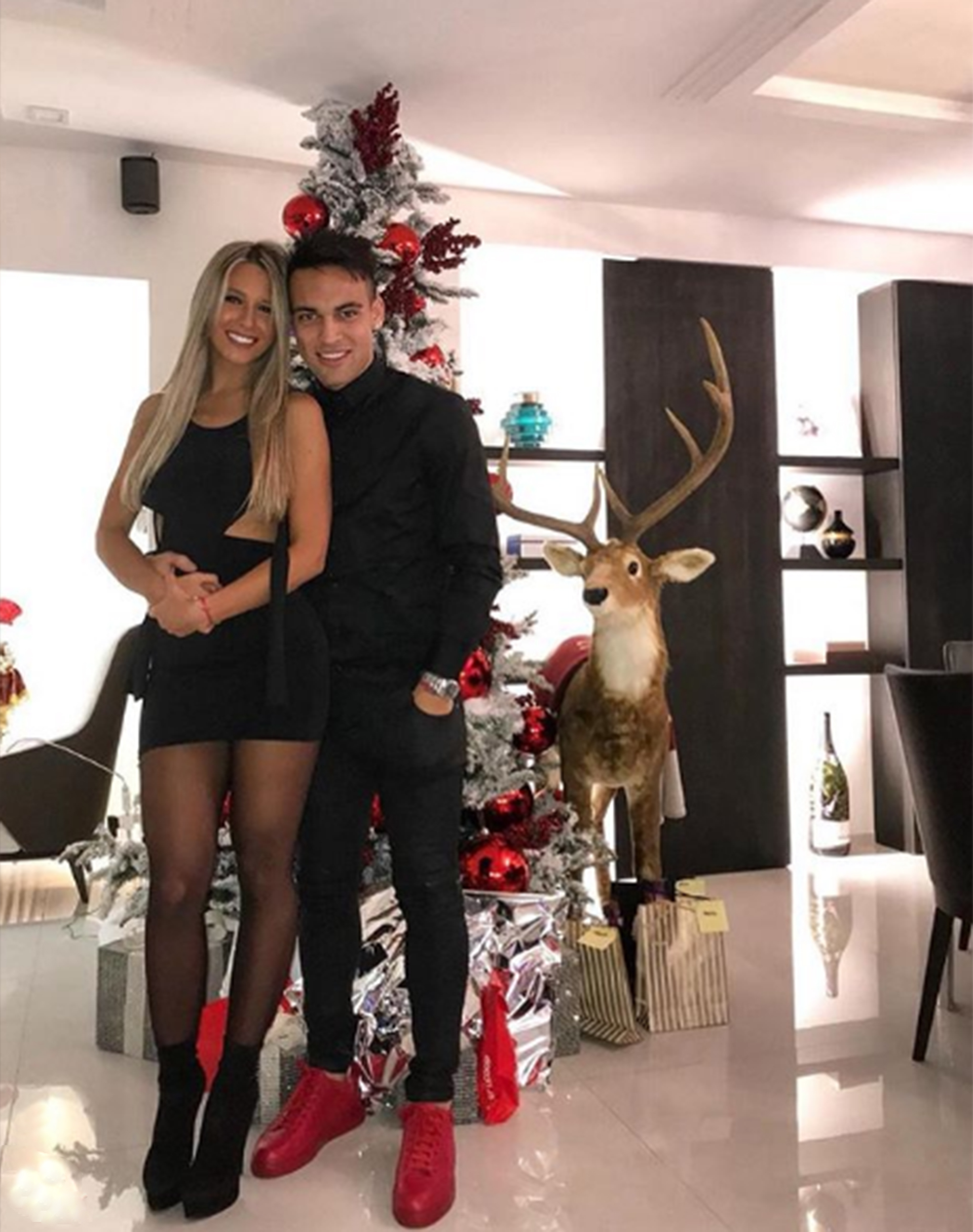 Lautaro Martínez y su novia en los festejos de Navidad