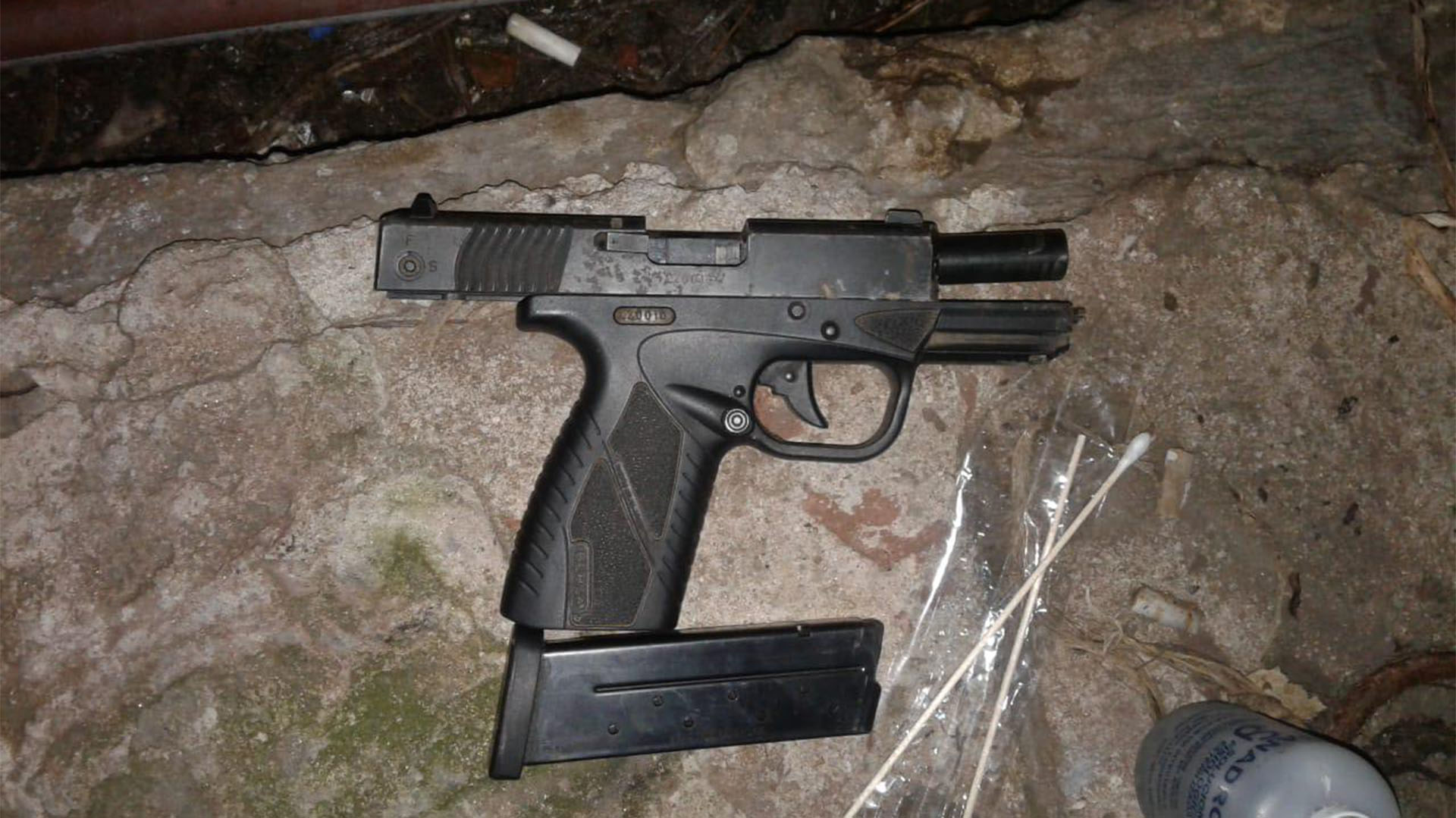Una de las armas que le encontraron al sospechoso