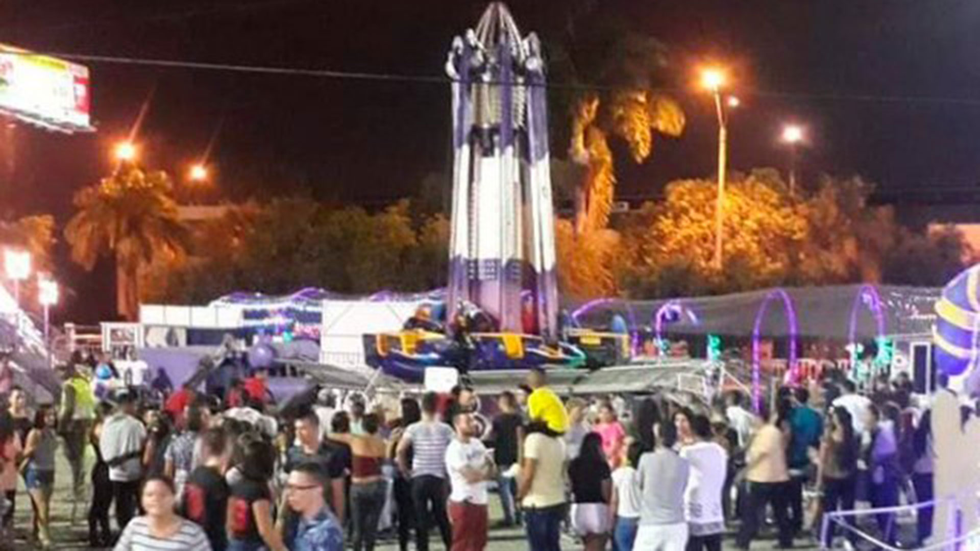 Los asistentes llamaron a los Bomberos para atender la emergencia pero el parque impidió su entrada, hecho por el que serán investigados.