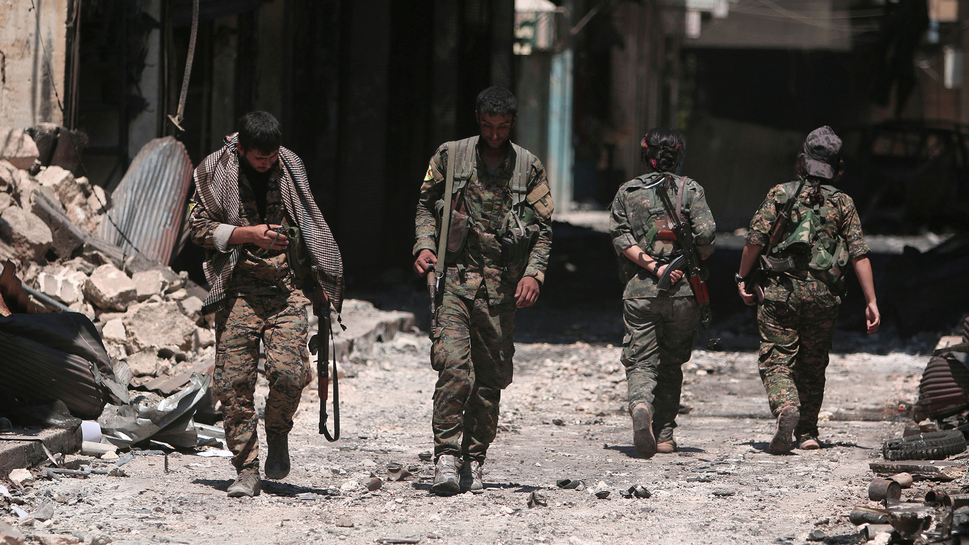Rebeldes sirios en Manbij (Reuters)