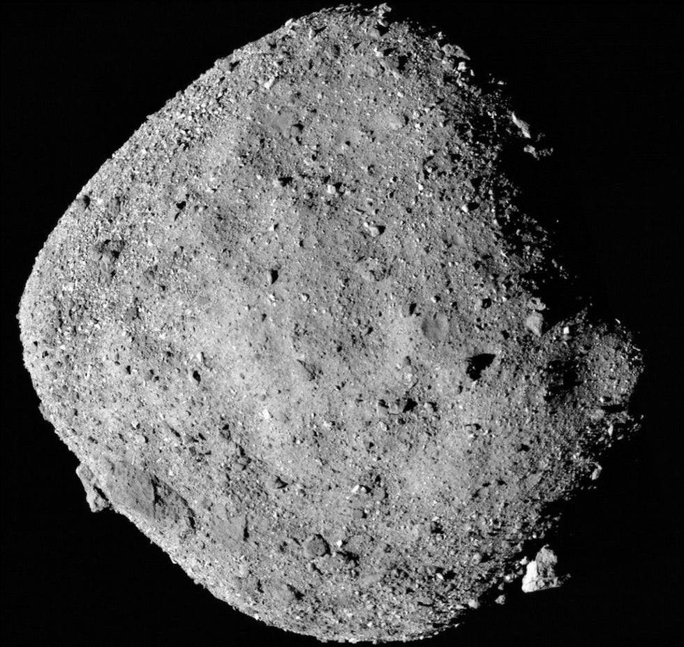El asteroide Bennu fotografiado desde la sonda OSIRIS-REx. Es una de las fotos con mayor detalle que jamás se tomó de un asteroide (NASA)