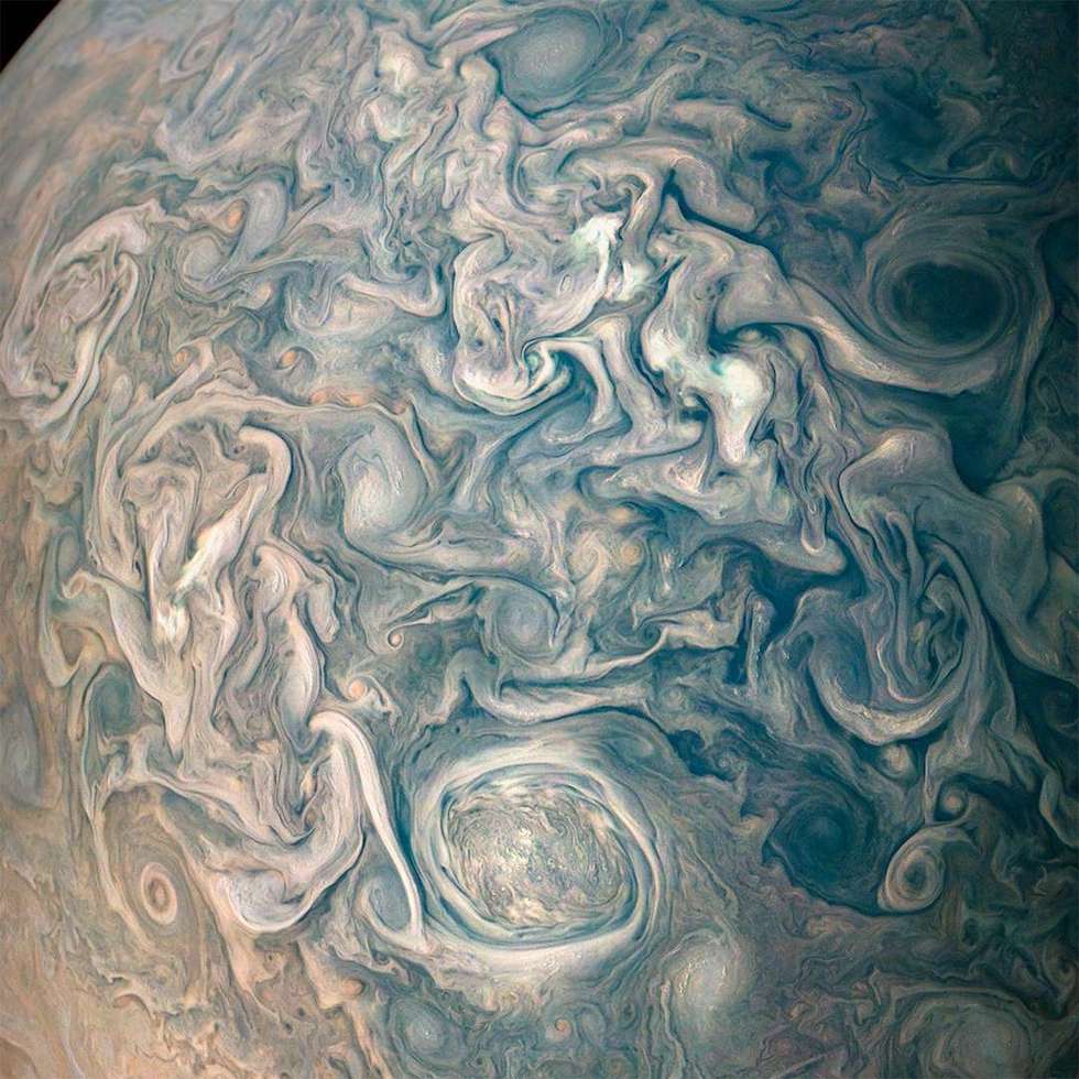 Otra foto de las nubes y vórtices causados por las tormentas en Júpiter tomada por Juno(Geral Eichstädt/Sean Doran/JPL-Caltech/SwRI/MSSS/NASA)