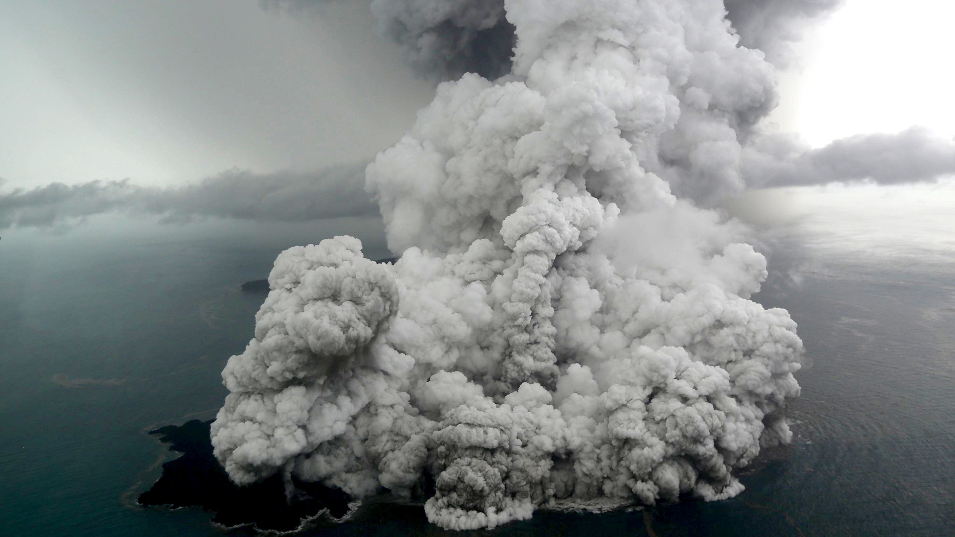El tsunami generó más de 400 muertos en Indonesia (Nurul HIDAYAT / BISNIS INDONESIA / AFP)