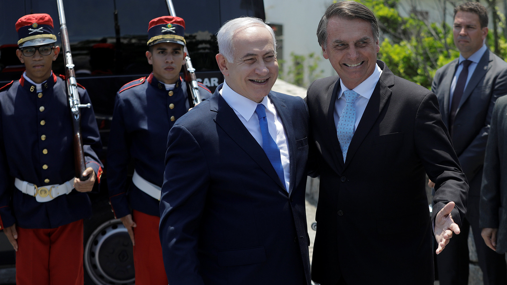 El primer ministro israelí Benjamin Netanyahujunto a Jair Bolsonaro en Río de Janeiro en diciembre pasado, antes de su asunción (Foto: Leo Correa/Pool via REUTERS)