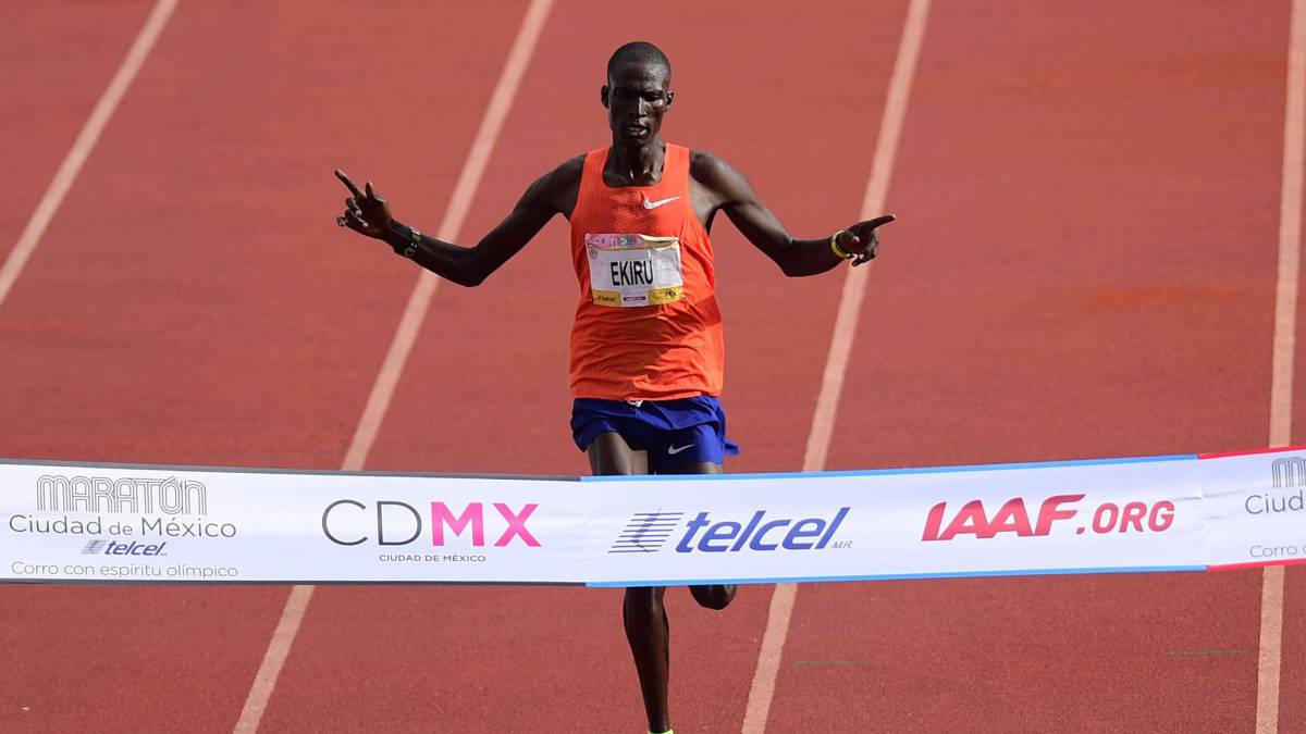 El keniano Titus Ekiru se proclamó campeón del Maratón de la Ciudad de México en 2018 (Foto: AFP)