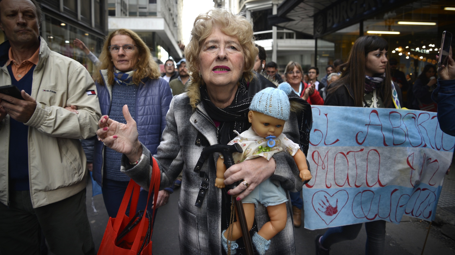 Marcha del grupo pro vida en contra de la ley por el aborto legal, seguro y gratuito (Gustavo Gavotti)