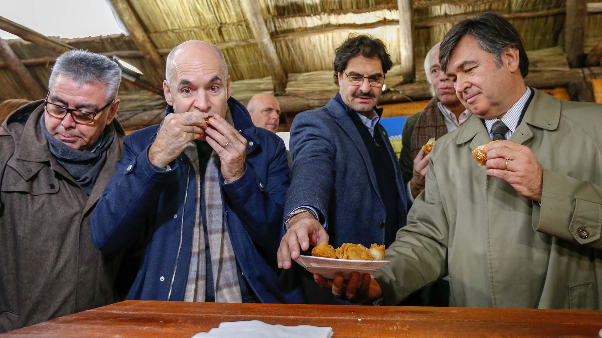 El jefe de Gobierno de la Ciudad de Buenos Aires, Horacio Roriguez Larreta, junto a funcionarios en la apertura de la Exposición Rural (Nicolás Aboaf)