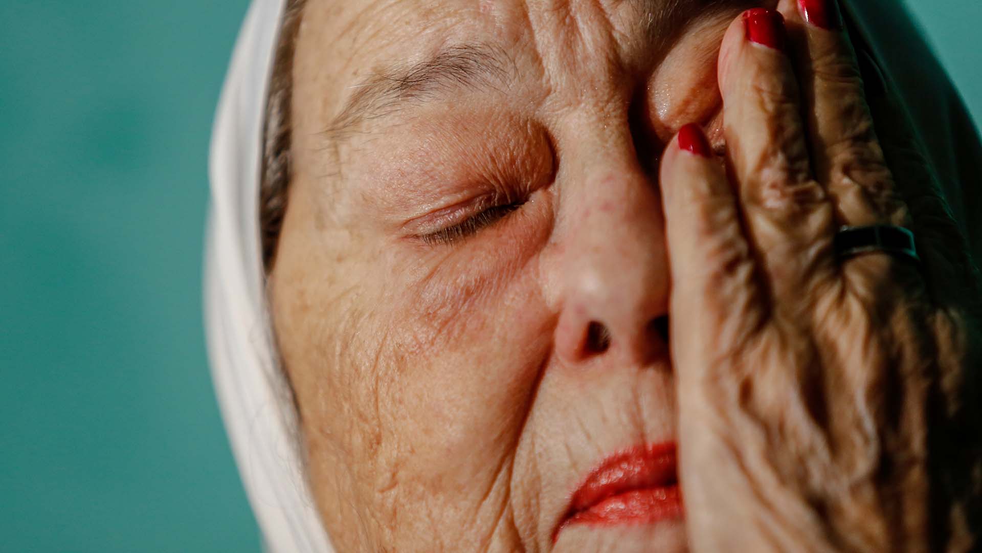 La titular de Madres de Plaza de Mayo, Hebe de Bonafini, emocionada en la celebración de su cumpleaños número 90 (Nicolás Aboaf)