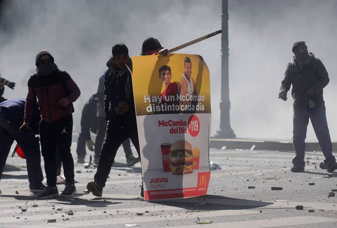Incidentes durante una protesta de trabajadores del Astillero Río Santiago (Dino Calvo)