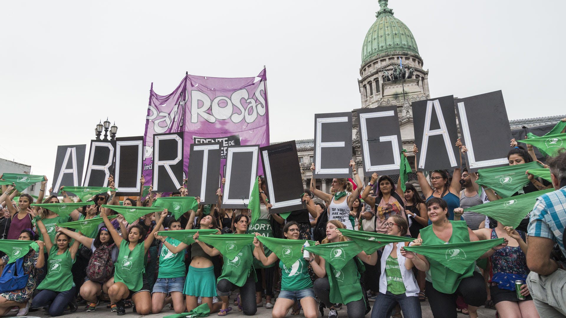 Miles de personas realizan el primer pañuelazo del año para reclamar el Aborto Legal, Seguro y Gratuito frente al Congreso Nacional (Julieta Ferrario)