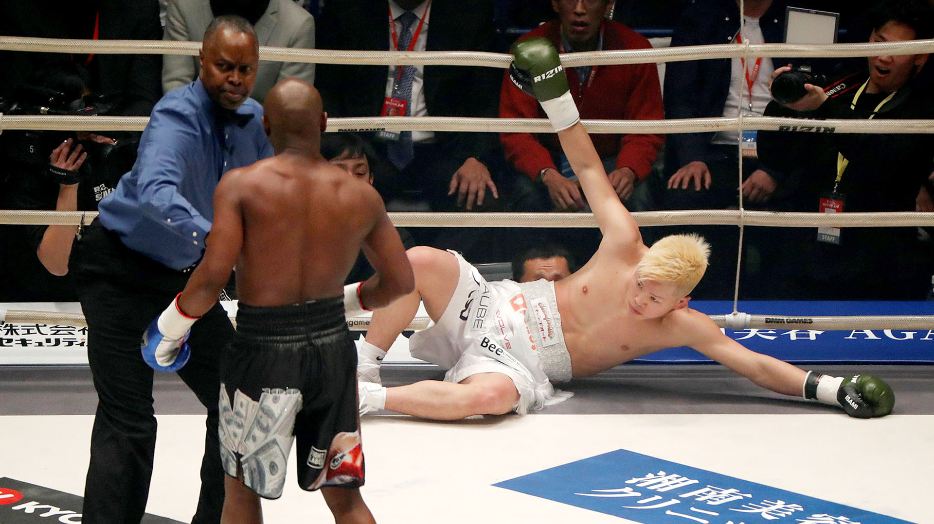 Floyd Mayweather venció por nocaut técnico al kickboxer japonés Tenshin Nasukawa en el primer round - Infobae