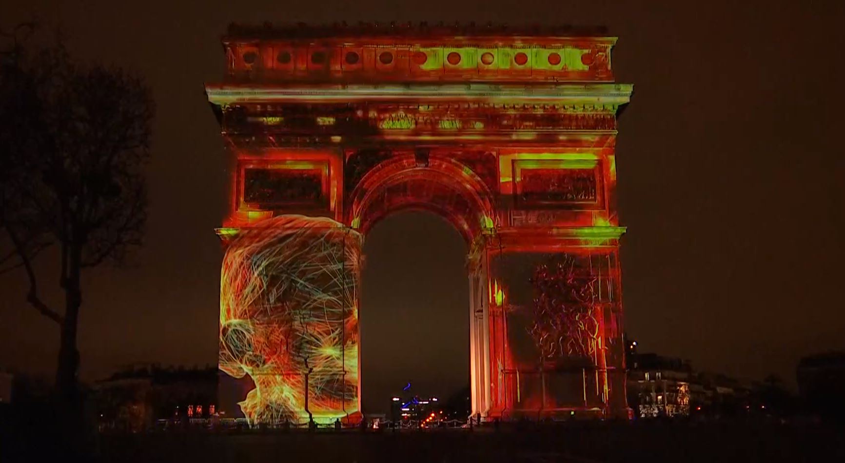 En París, Francia, los festejos giraron alrededor del Arco del Triunfo