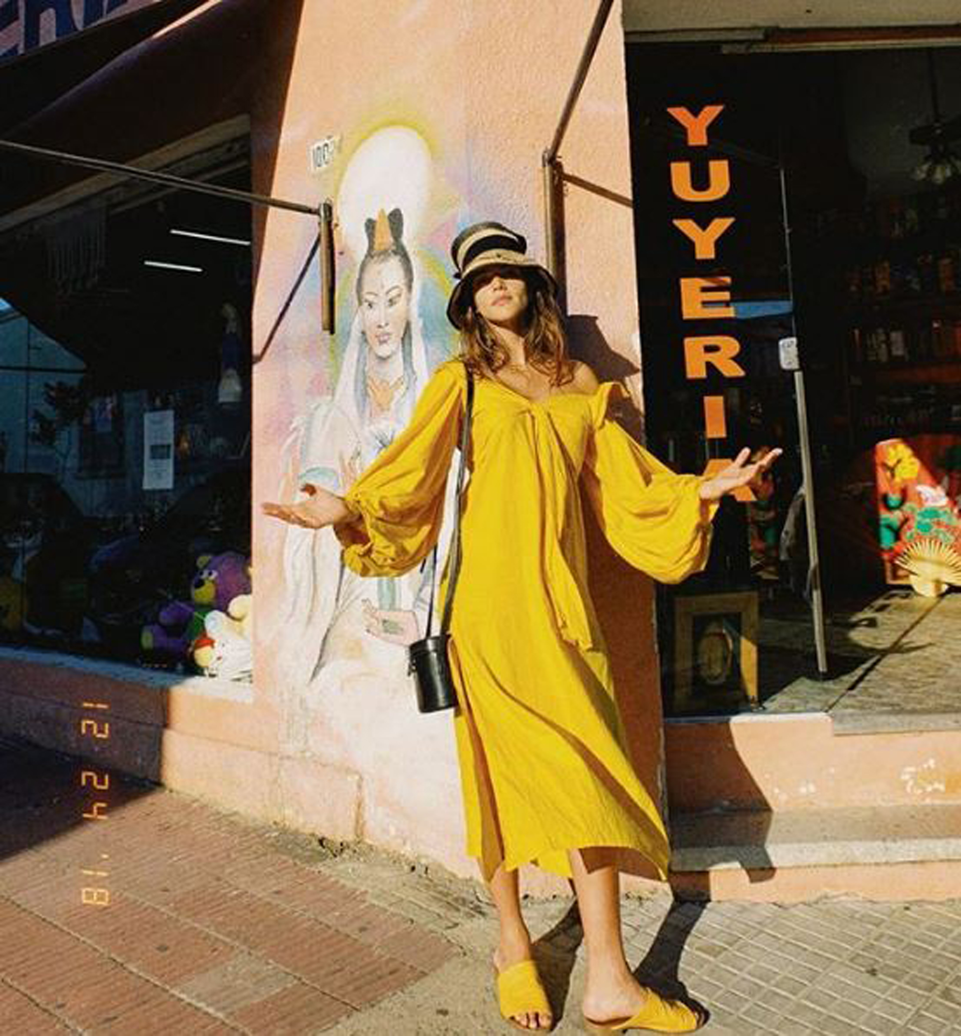 Calu Rivero con total look amarillo, un color de verano