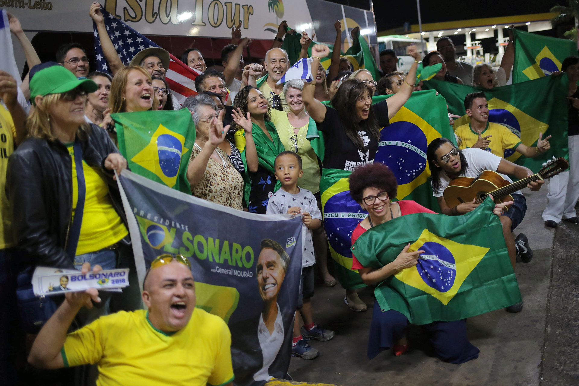 Los bolsonaristas llegaron de distintas partes del país para ver la asunción de su presidente (REUTERS/Amanda Perobelli)