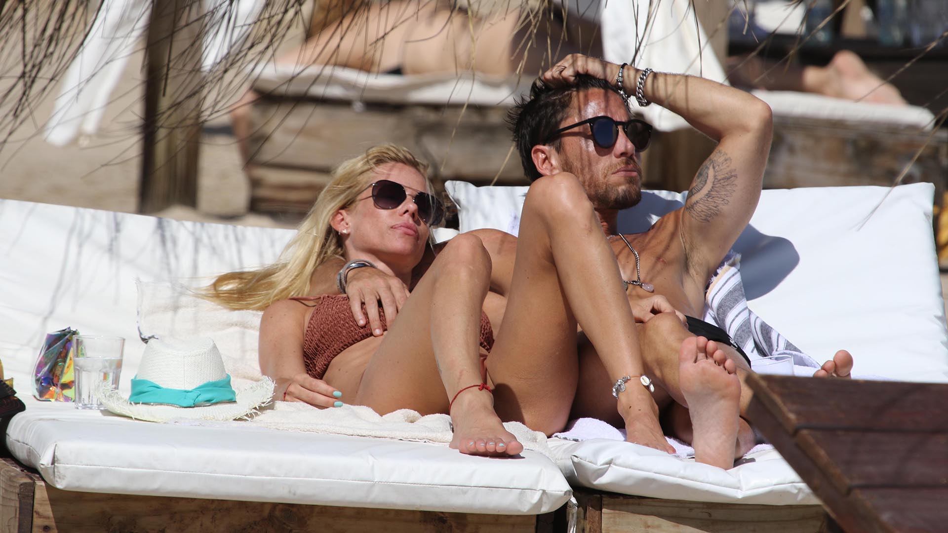 Nicole Neumann realizó una escapada romántica con Matías Tasín en las playas uruguayas, tras haber estado distanciados (GM Press)