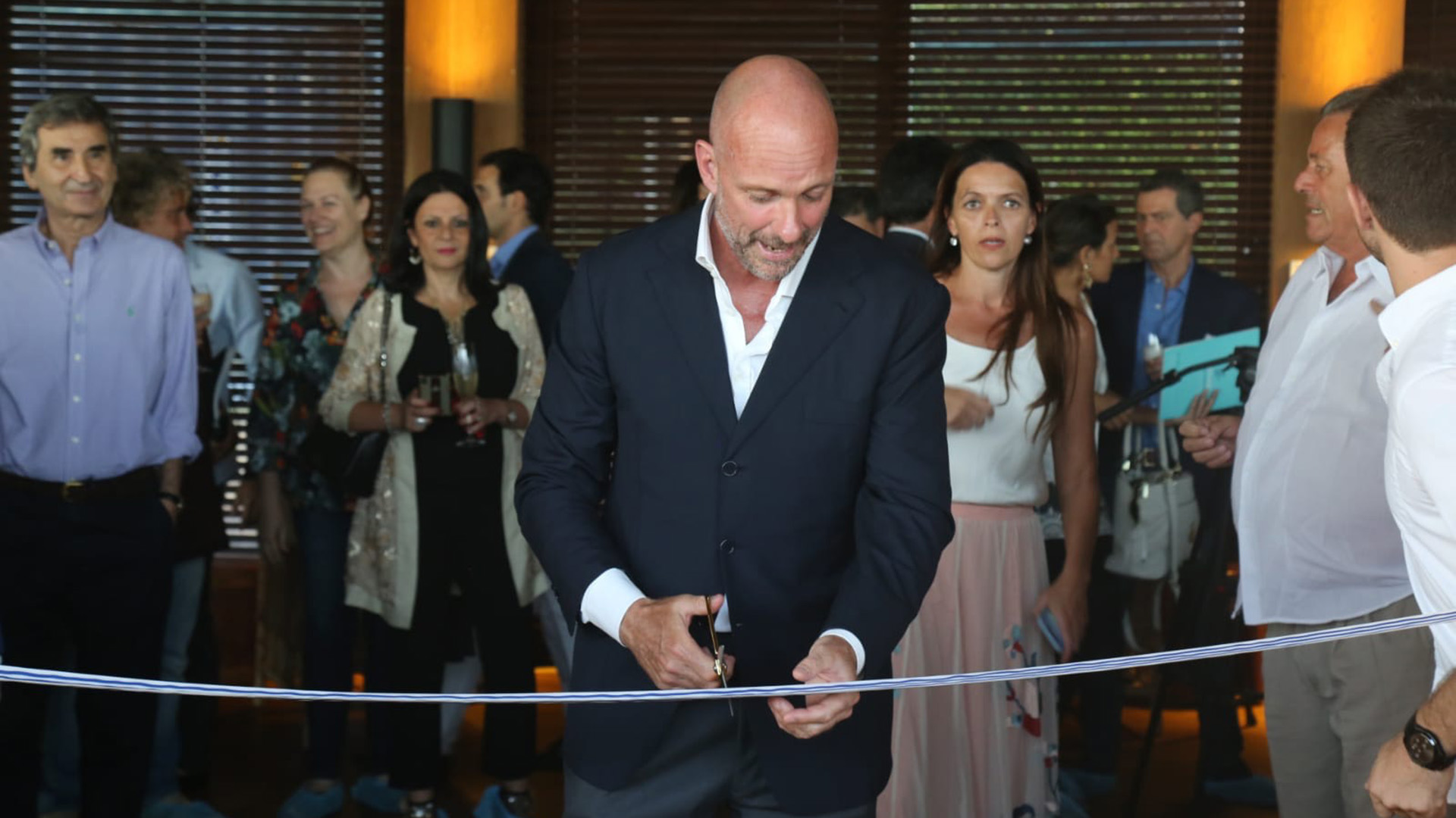Giuseppe Cipriani durante el corte de cinta en el showroom