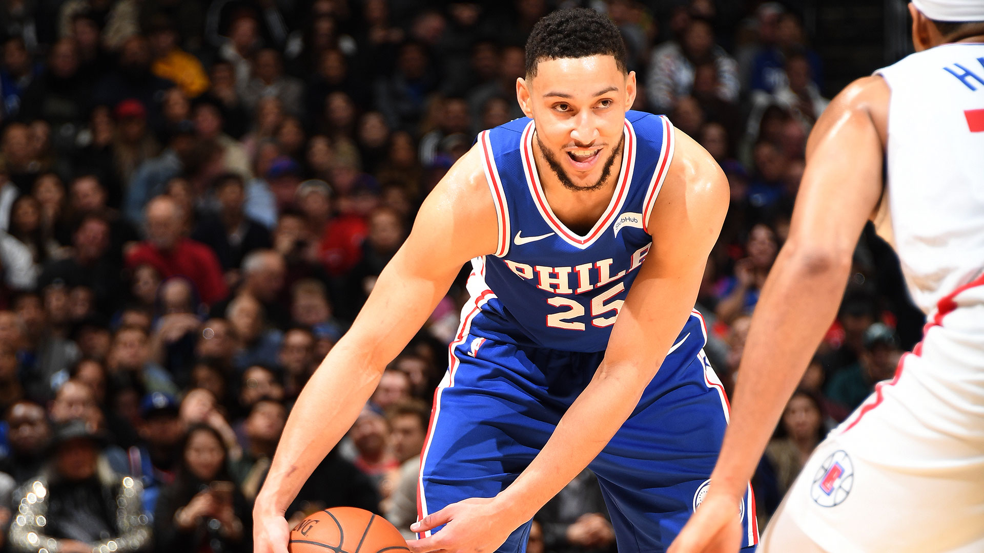Ben Simmons protagonizó una de las jugadas de la temporada (AFP)
