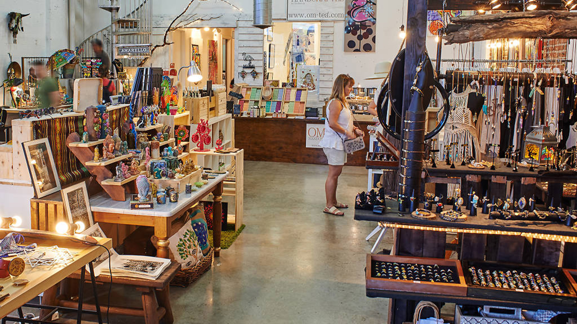 Los espacios dedicados a la moda se encuentran en plena expansión, allí las boutiques reúnen las últimas tendencias del universo fashion donde es posible encontrar piezas singulares. Accesorios, elementos de decoración y antigüedades