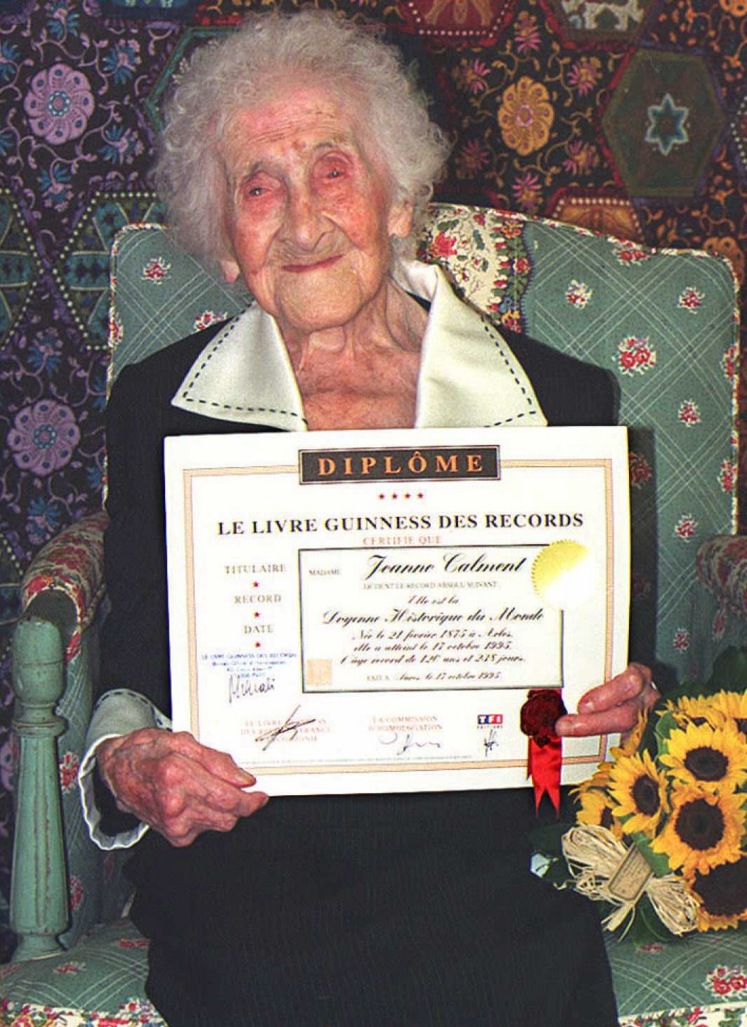 Calment, con su diploma del Guinness (AFP)