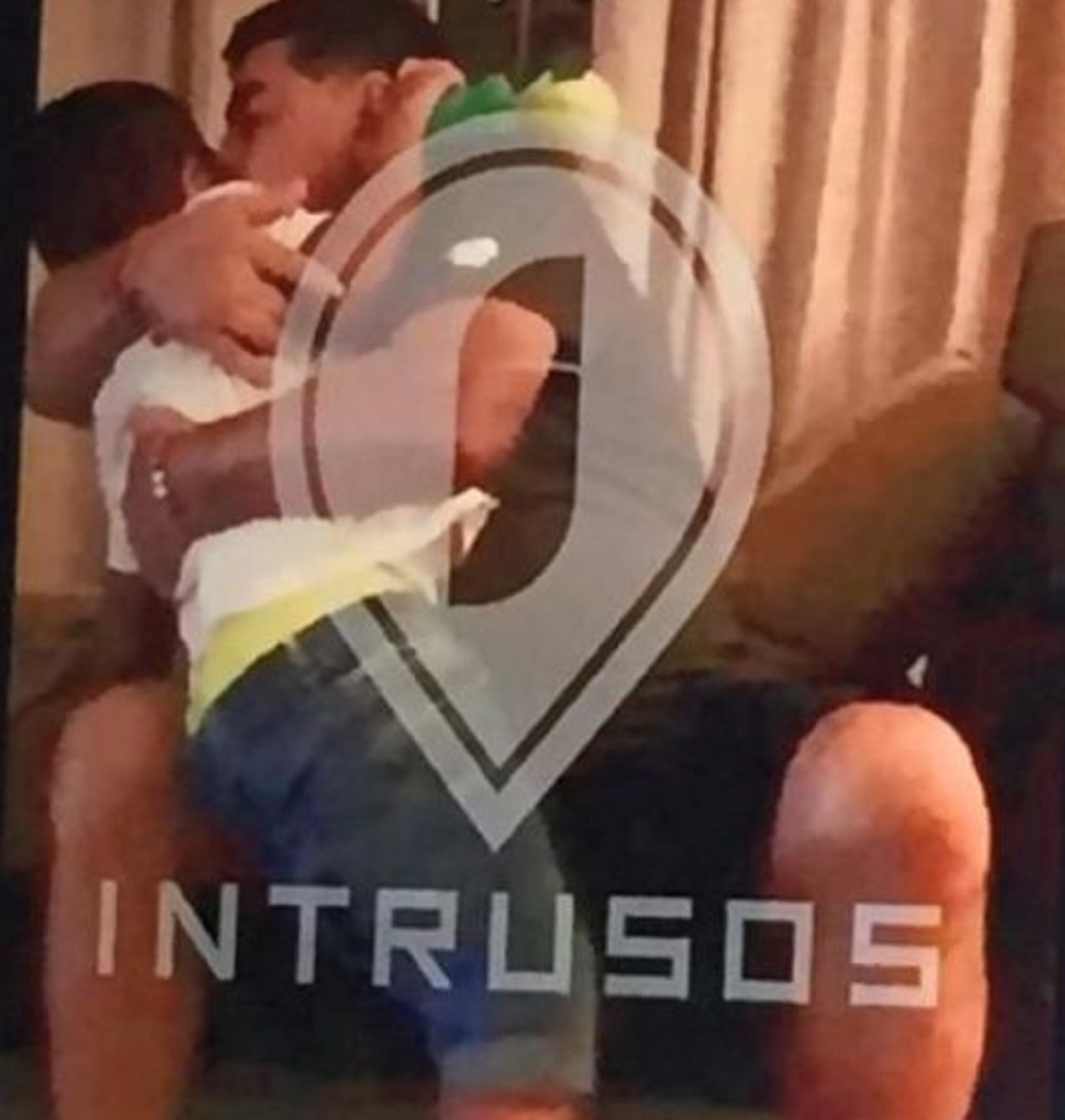 (Intrusos)