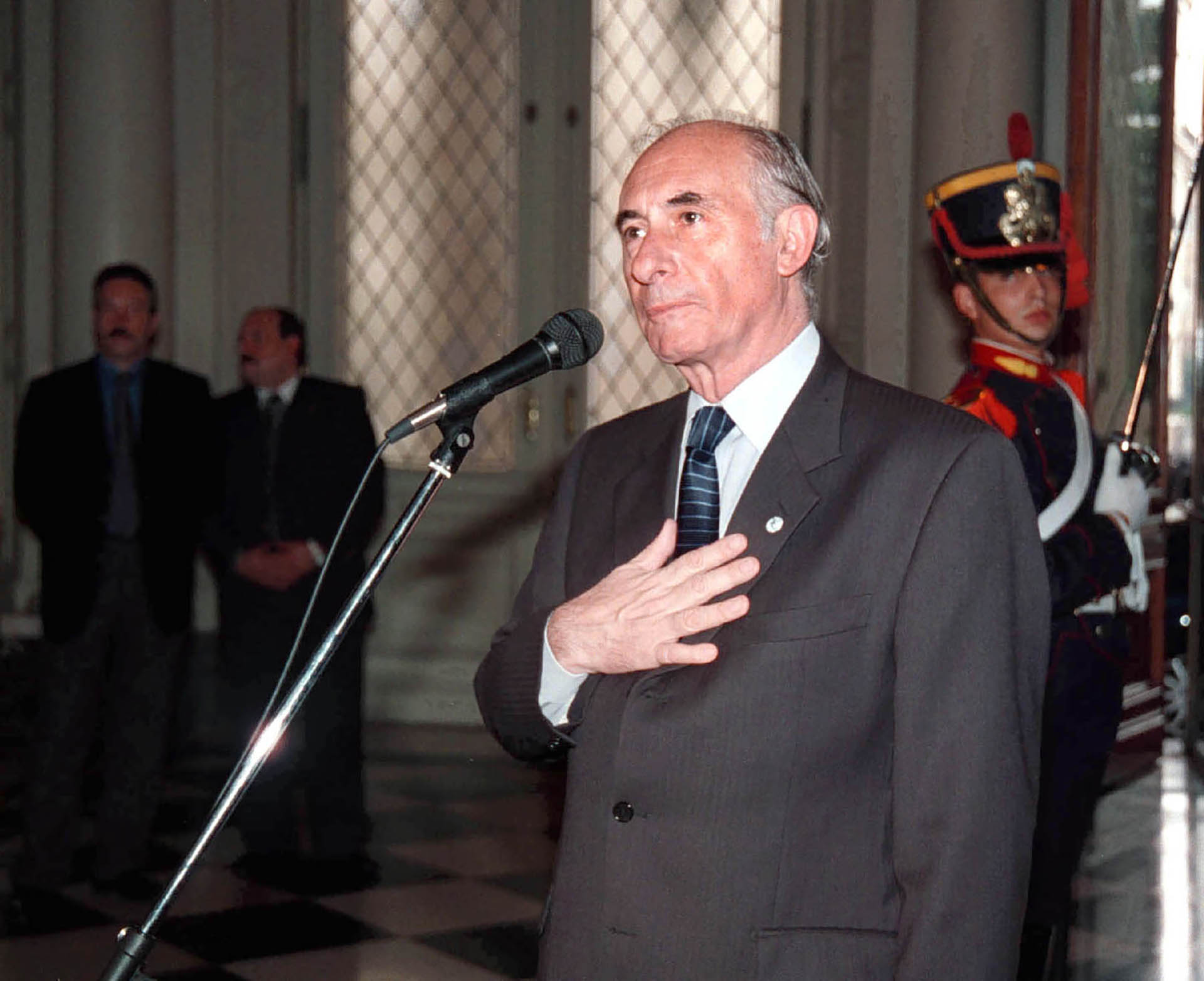 Fernando De la Rua en el Salón de los Bustos de Casa de Gobierno