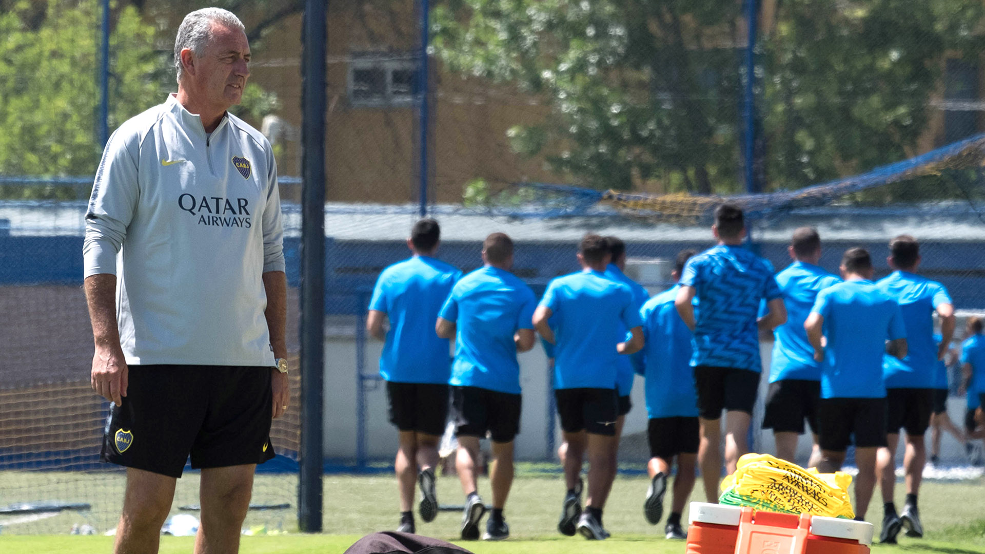 El plantel “xeneize” se entrenó esta mañana en el predio que Boca posee en Ezeiza (Télam)