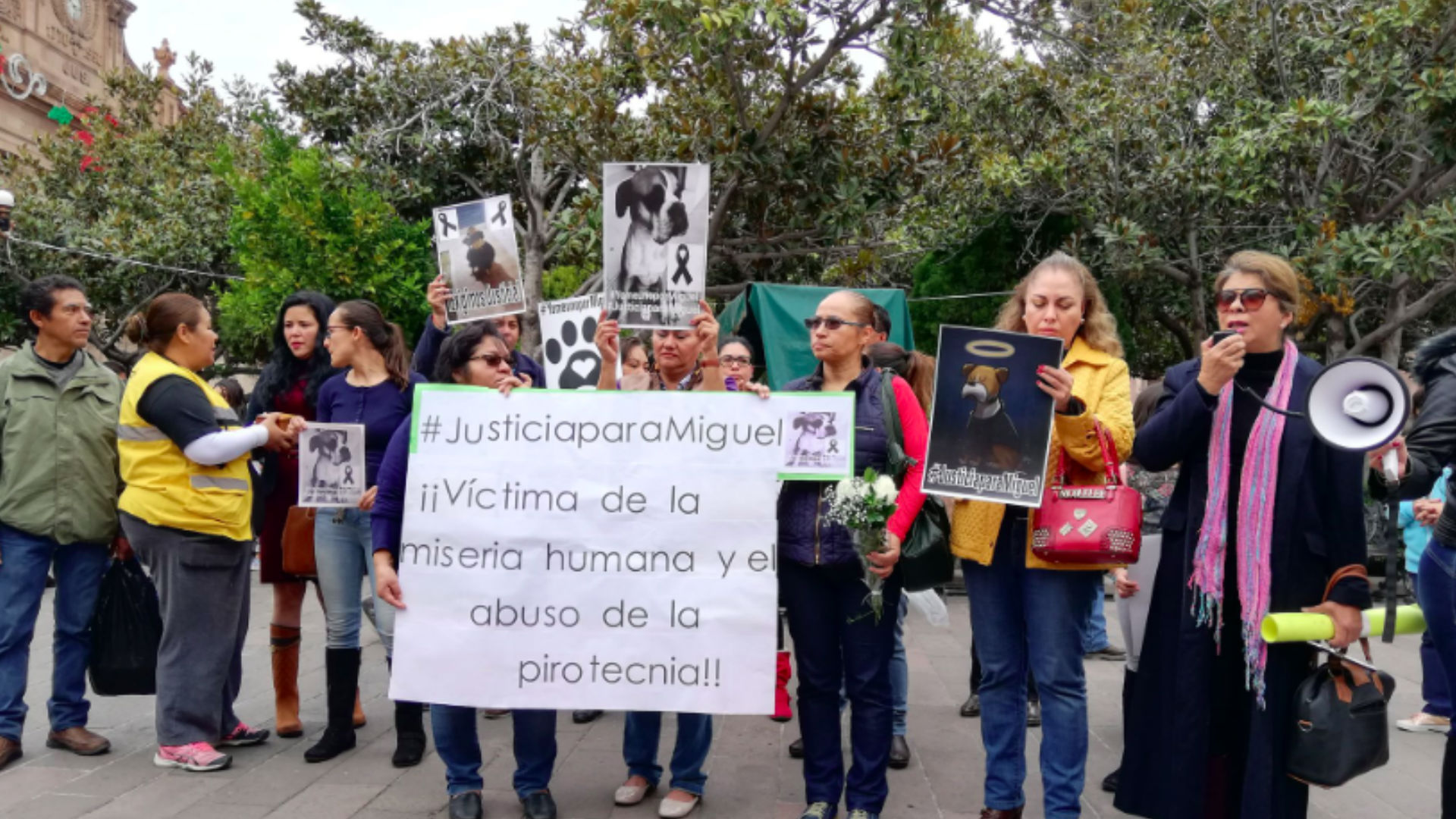 Ciudadanos y activistas protestaron pacíficamente para exigir #JusticiaParaMiguel (Foto: Twitter ExpresSanLuis)