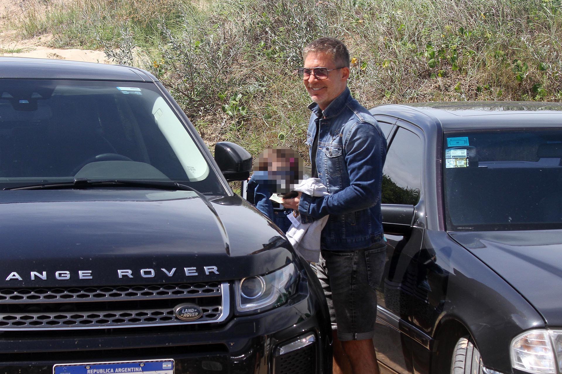 Sonriendo antes de subirse a su camioneta, el empresario se encuentra con muchas esperanzas respecto de la novela que estrenará en este 2019. La tira, titulada “Argentina, tierra de amor y venganza”, contará con la China Suárez y Benjamín Vicuña como protagonistas y estará ambientada en la década del 30. Y así como hizo con su vehículo, en una semanas más el “Chueco” pondrá primera con la serie… (Foto: GM Press)