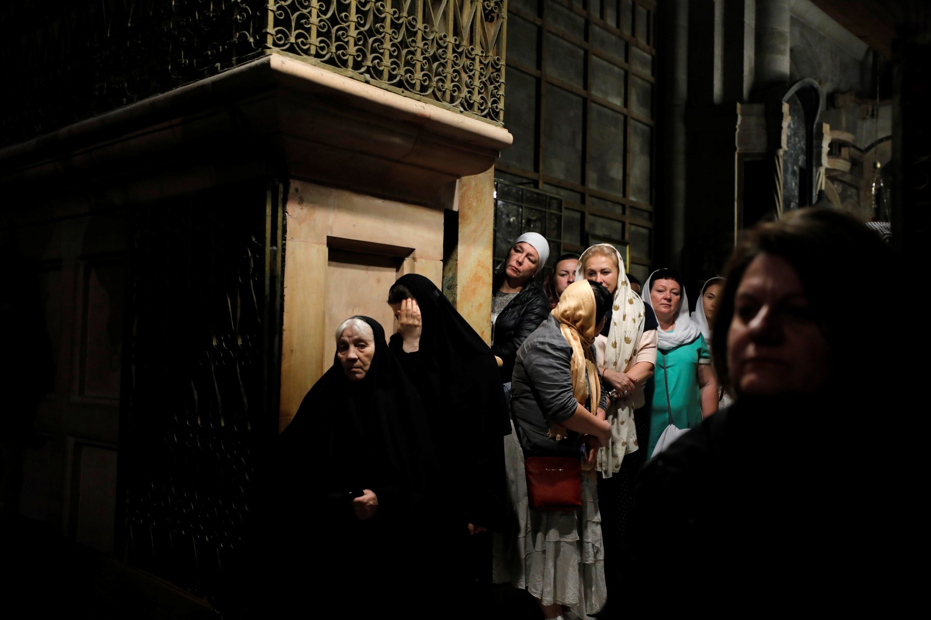 Los adoradores visitan la Iglesia del Santo Sepulcro en la Ciudad Vieja de Jerusalén, el 18 de noviembre de 2018.