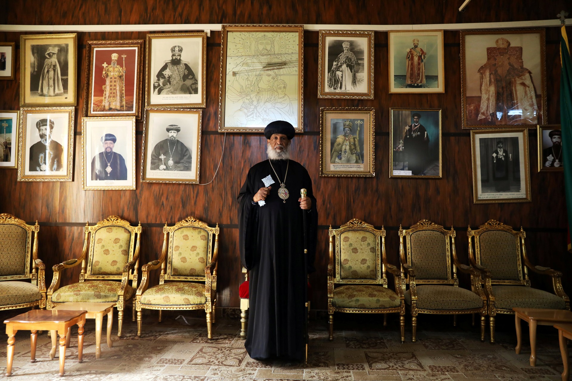 Su Gracia Abune Enbakom, Arzobispo de la Iglesia Ortodoxa Etíope en Jerusalén, posa para una fotografía en el Patriarcado Ortodoxo Etíope en la Ciudad Vieja de Jerusalén, 20 de marzo de 2018.