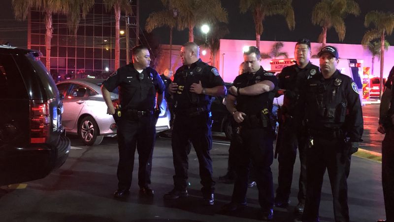 Los policías en el lugar (Los Ángeles Times)