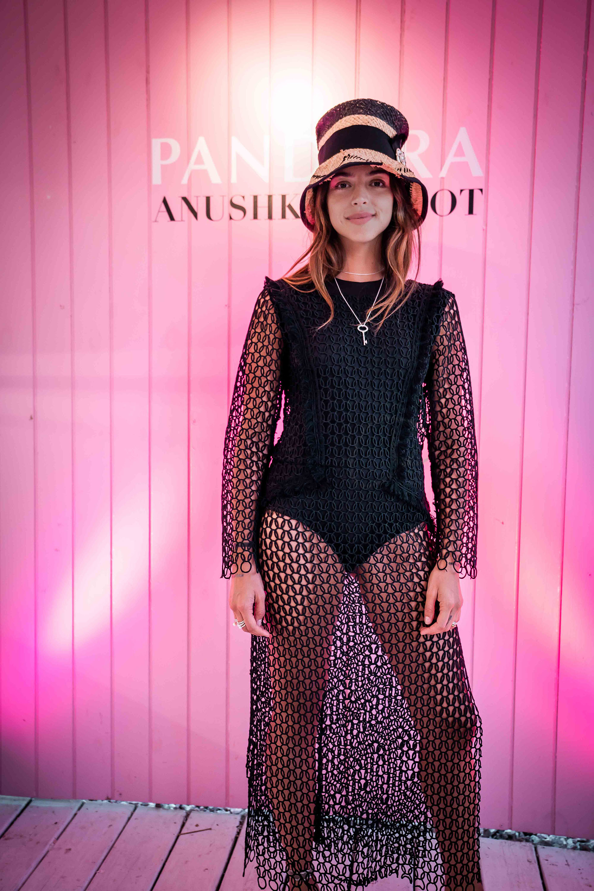 Look de día: Calu Rivero lució su figura con un body superpuesto con un vestido de red (Foto: Grupo Mass PR)