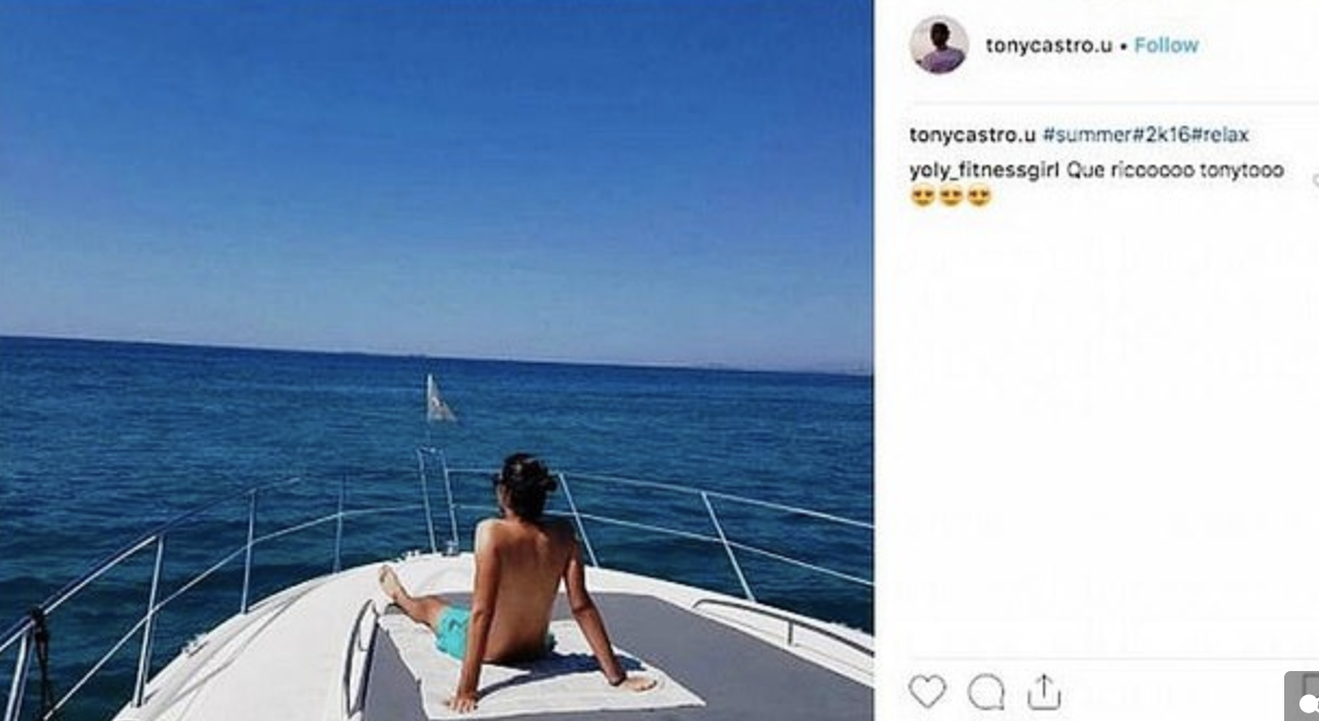El joven se da una vida ostentosa que nadie en la isla puede darse
