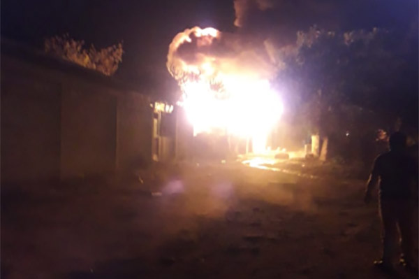 Además de ataque en el panteón, en Hidalgo hubo un incendio en una bodega de “huachicol”. (Foto: Especial)