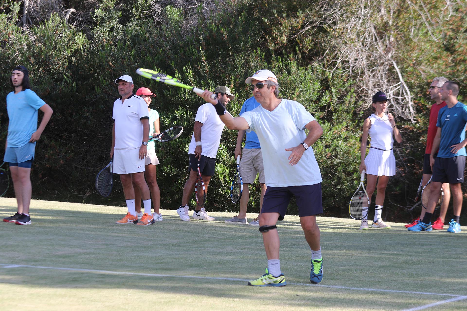 Ricardo Darín en pleno partido. Las Cárcavas presentó sus novedades para esta temporada con un torneo de tenis Pro Am