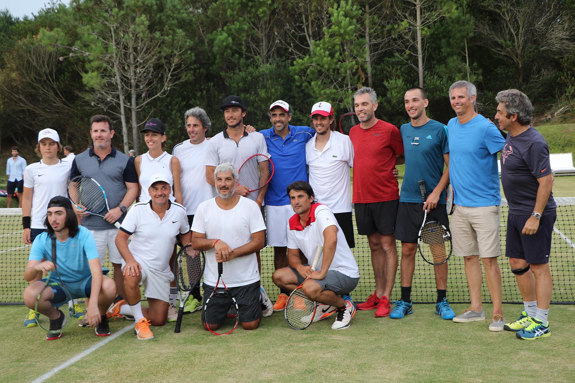 La foto grupal de todos los participantes del torneo Pro Am en Las Cárcavas /// Fotos: Matías Souto
