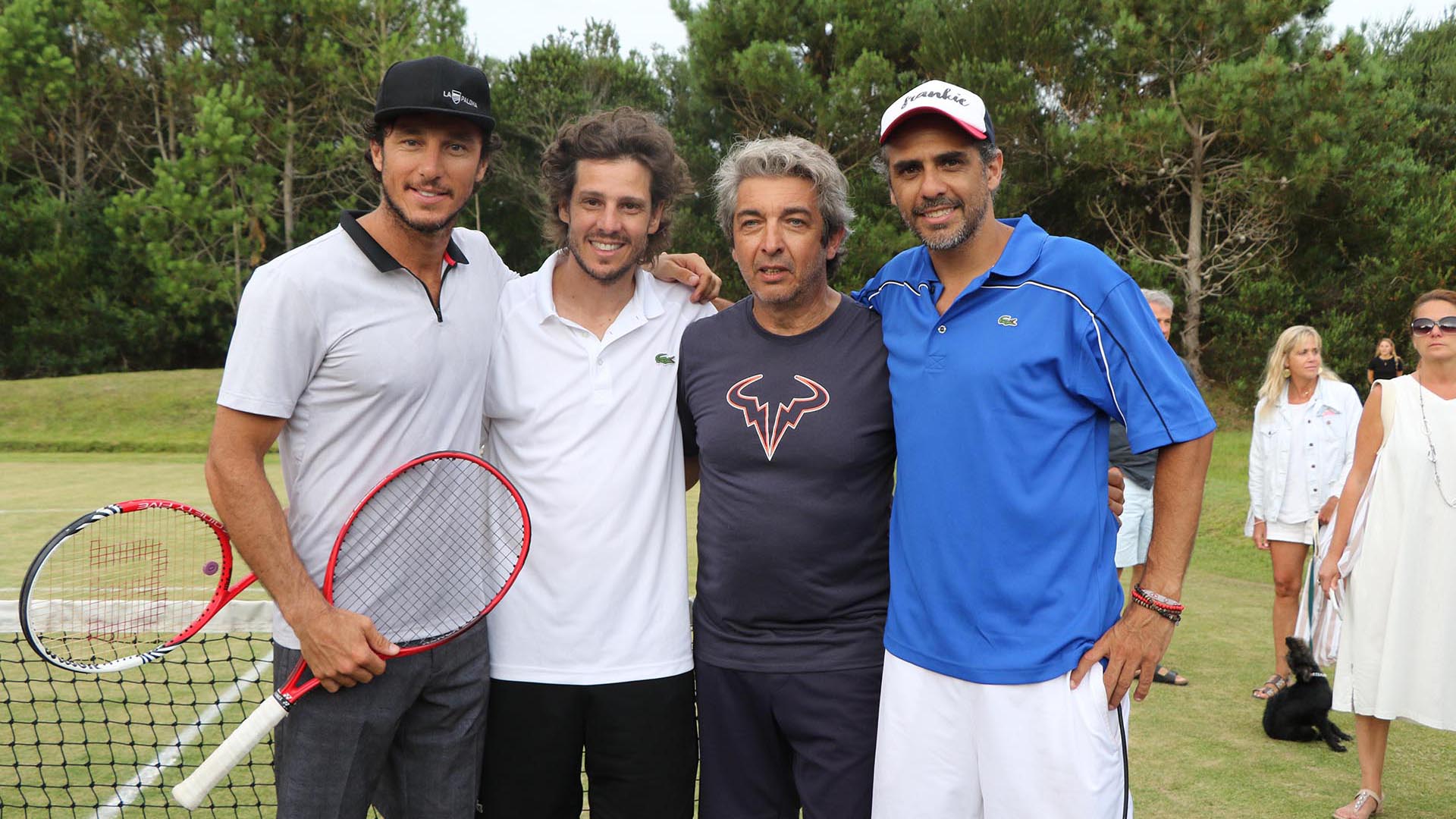 Juan “Pico” Mónaco, Gastón Gaudio, Ricardo Darín y Mariano Zabaleta en un evento deportivo sin precedentes en el Este: un torneo de tenis entre profesionales y amateurs del que participaron los tres ex jugadores, bajo la conducción de Martín Jaite