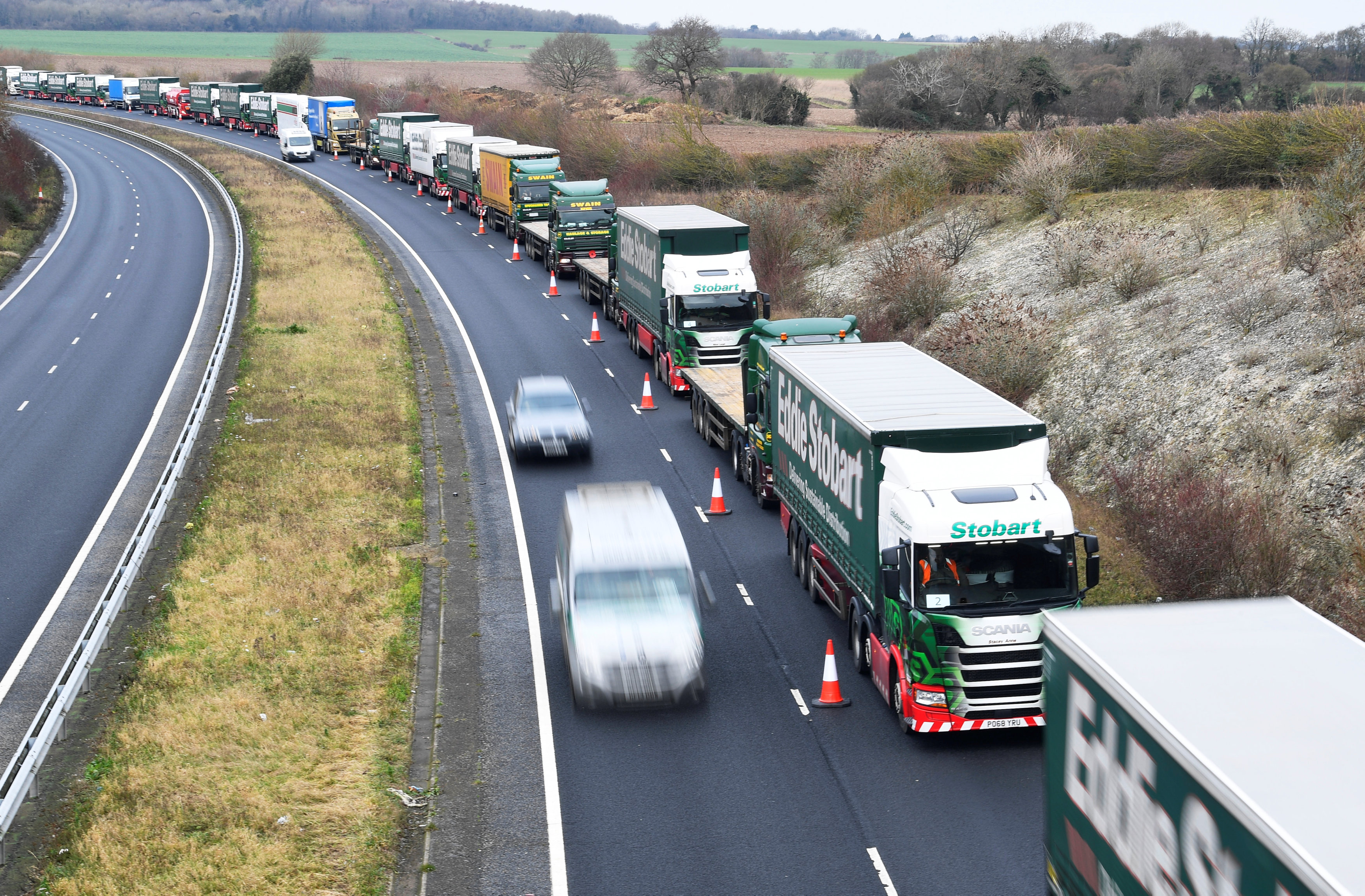 El Ejecutivo británico planea utilizar este antiguo aeródromo como zona de retención de camiones a fin de evitar la saturación de las carreteras que acceden a los principales puertos