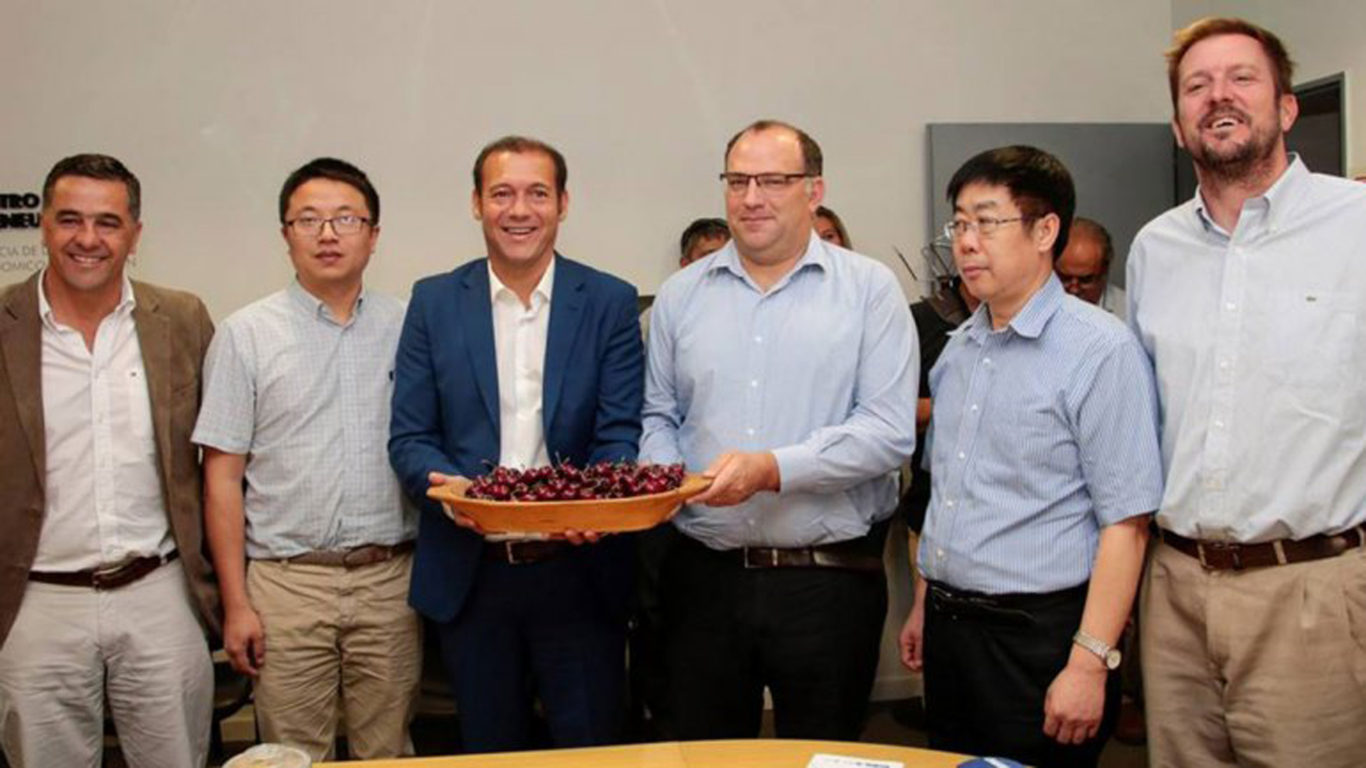 En un hecho histórico, Argentina envía el primer contenedor decerezas frescas a China. Funcionarios y provinciales realizaron hoy el anuncio en Neuquén.