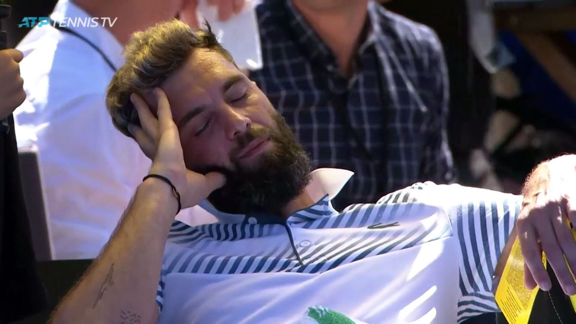 Benoit Paire dormitó en su banco durante algunos segundos