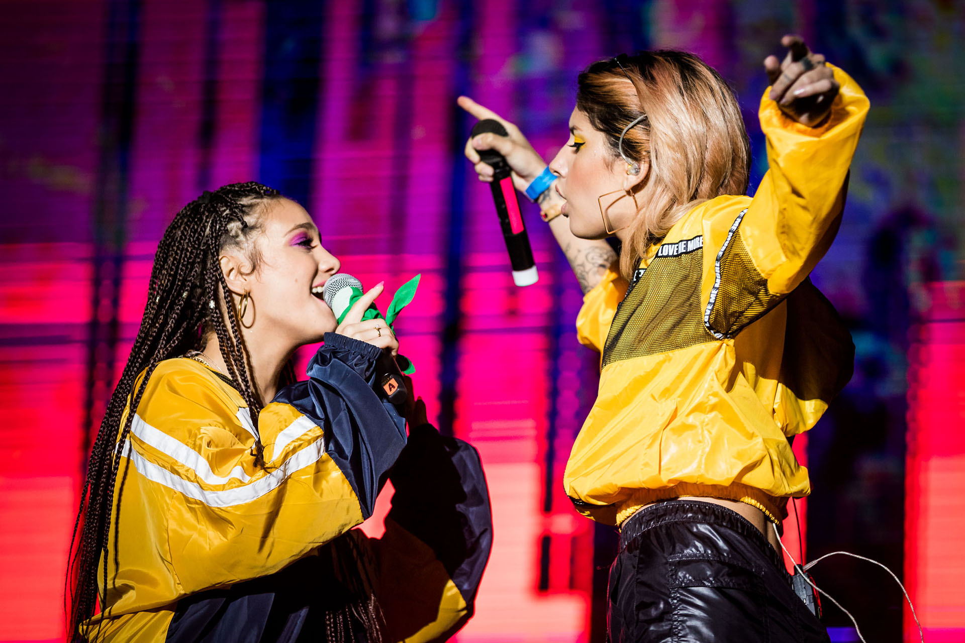 “Dakillah” deslumbró con su vestuario amarillo. La hip-hopera argentina, conocida por sus temas “Solo quiero bailar” y “Actitud”, crece en el éxito cada vez más ya que manifiesta la música que es tendencia con mucha profesionalidad