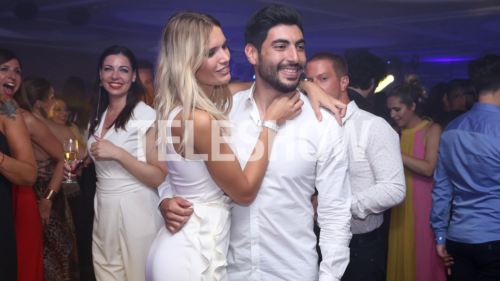 Sonrisas para las cámaras: Bargiela y Moyano, distendidos, cuando llegó el momento del baile; antes, en la comida, al legislador se lo notó incómodo (Foto: Sergio Lapietra)
