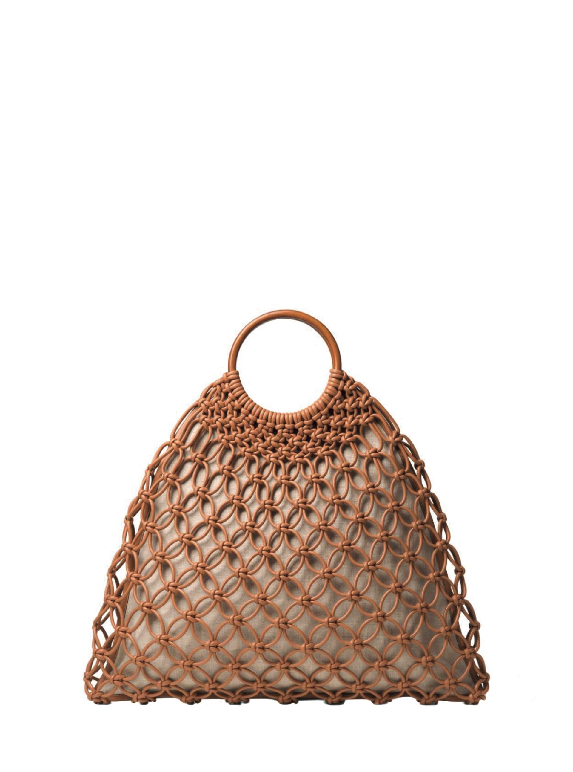 La vuelta de los bolsos de fibras naturales.