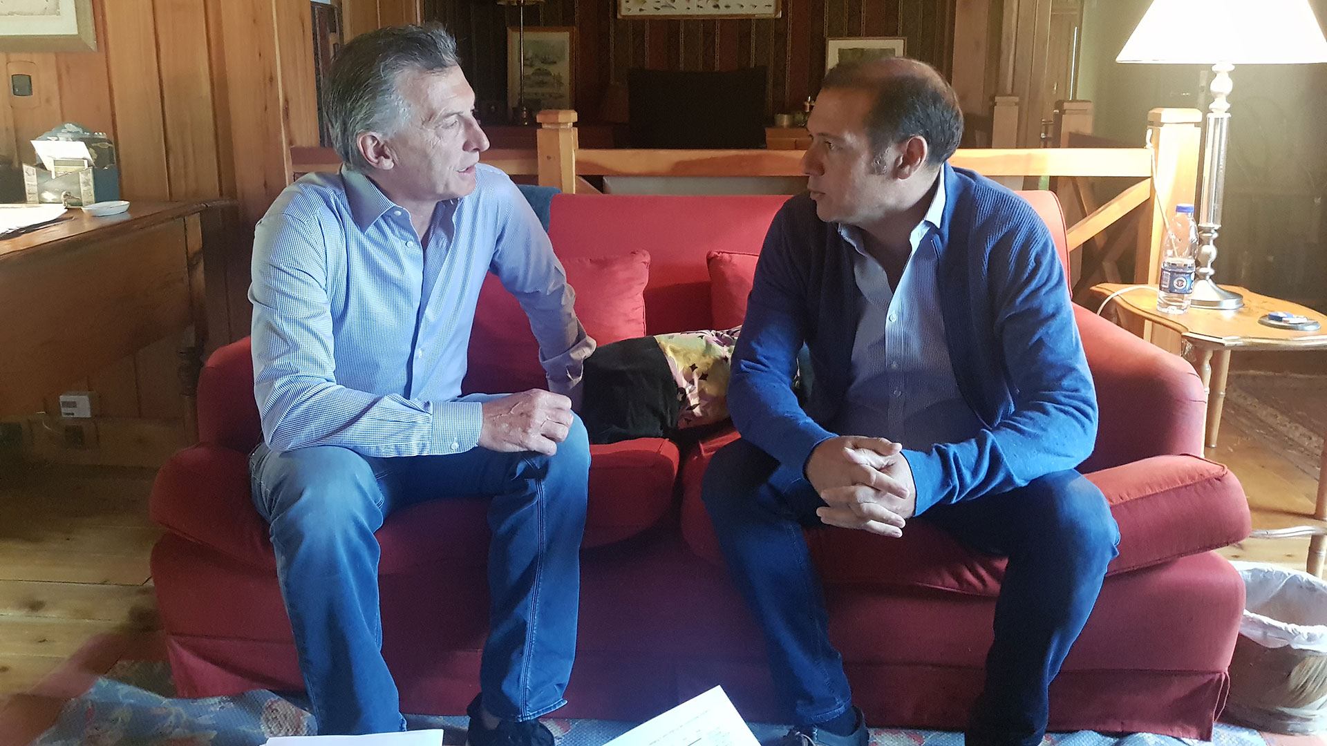 Omar Gutiérrez durante su reunión con el presidente Macri en Cumelén en enero pasado.